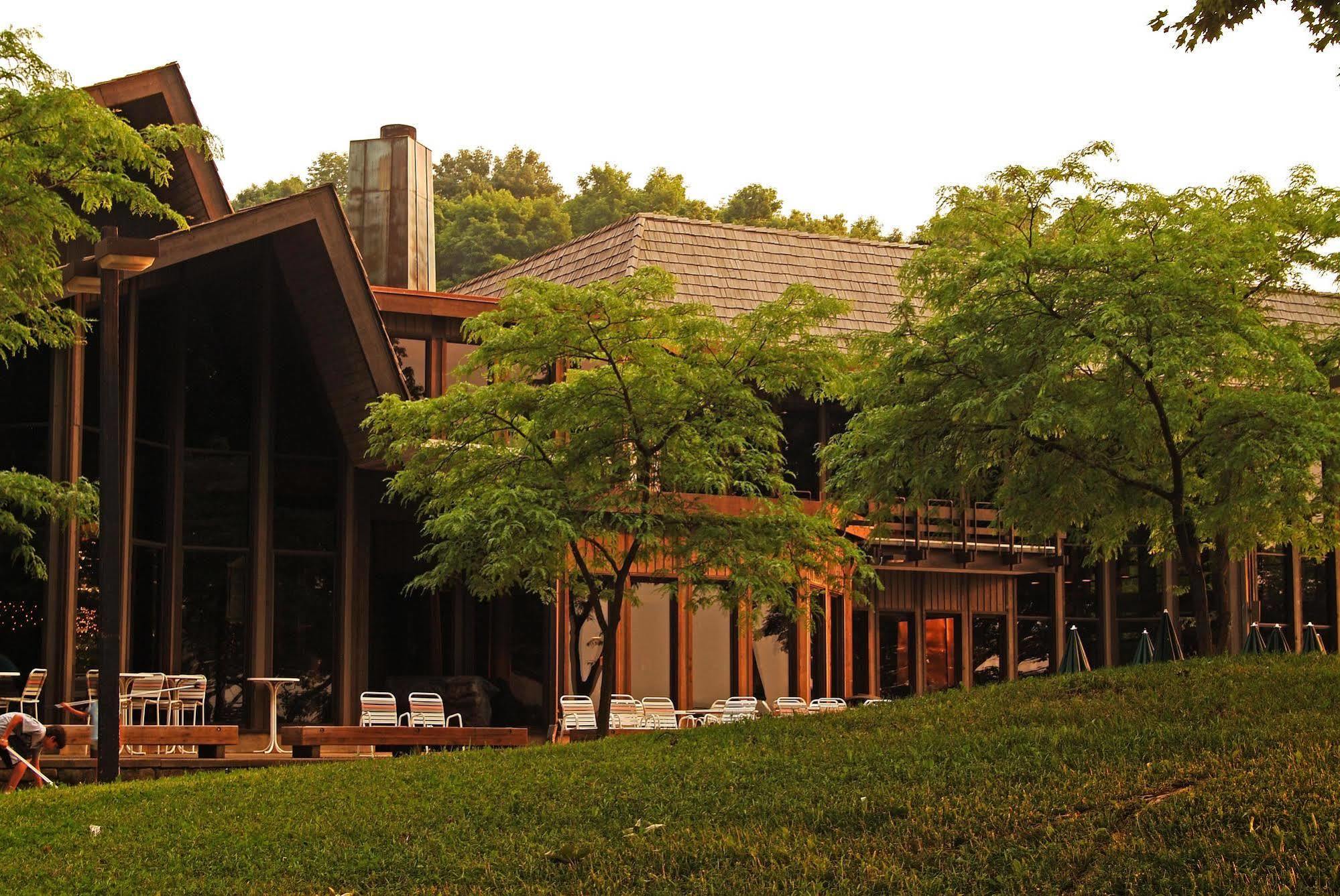 Mohican Lodge And Conference Center Perrysville Exteriör bild