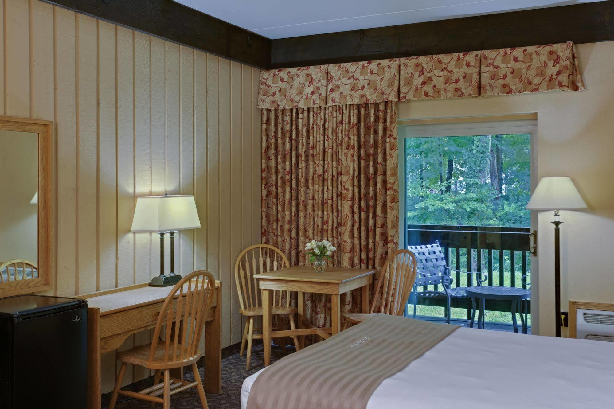 Mohican Lodge And Conference Center Perrysville Exteriör bild