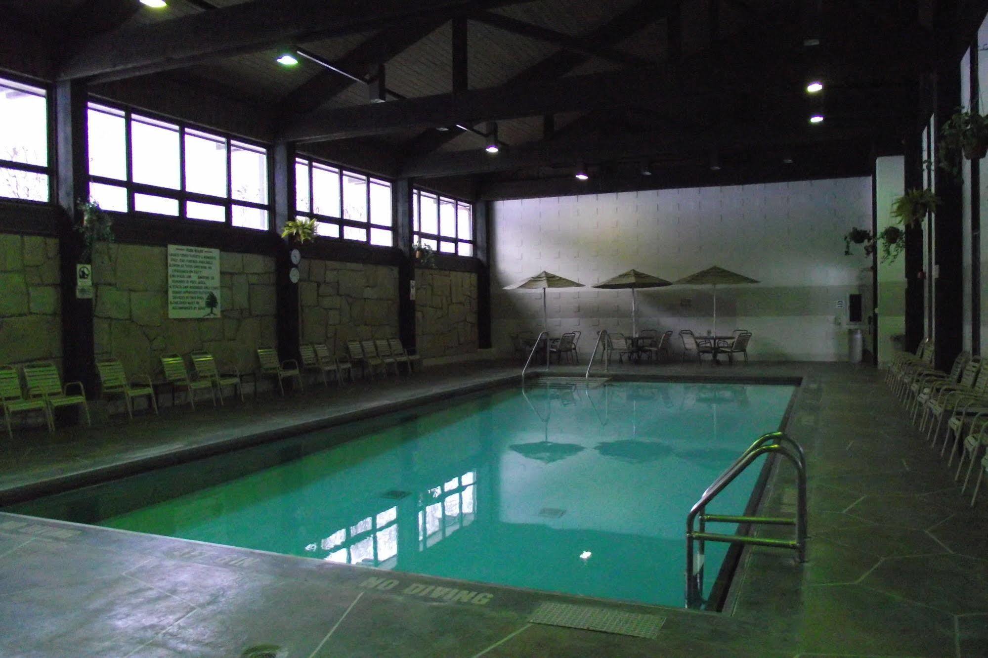 Mohican Lodge And Conference Center Perrysville Exteriör bild