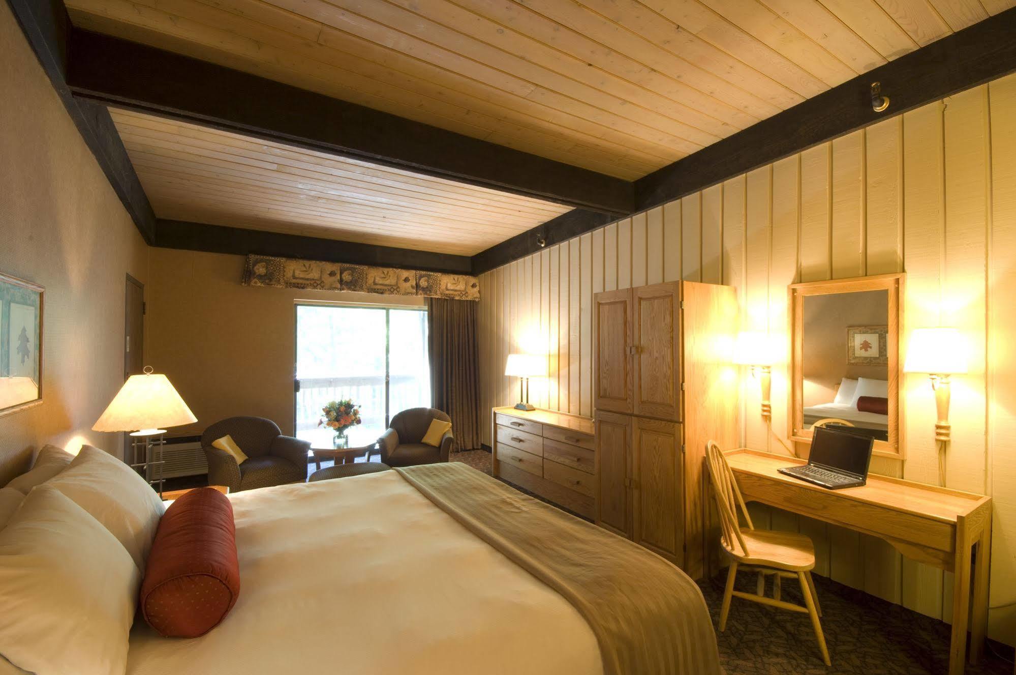Mohican Lodge And Conference Center Perrysville Exteriör bild